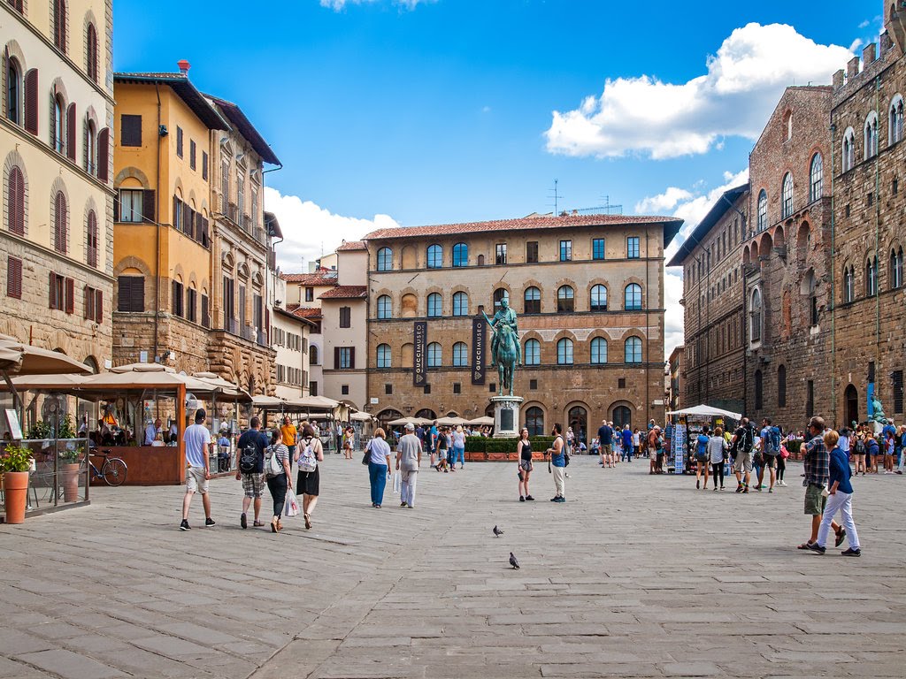 rsz florence walk tour piazza signoria shutterstock 334736168 lg