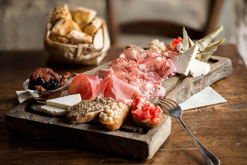 antipasto misto sul tagliere