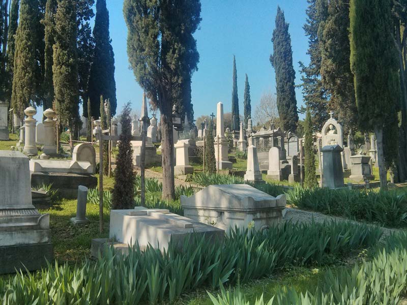 Firenze e i suoi cimiteri monumentali: itinerari tra arte, storia e silenzio