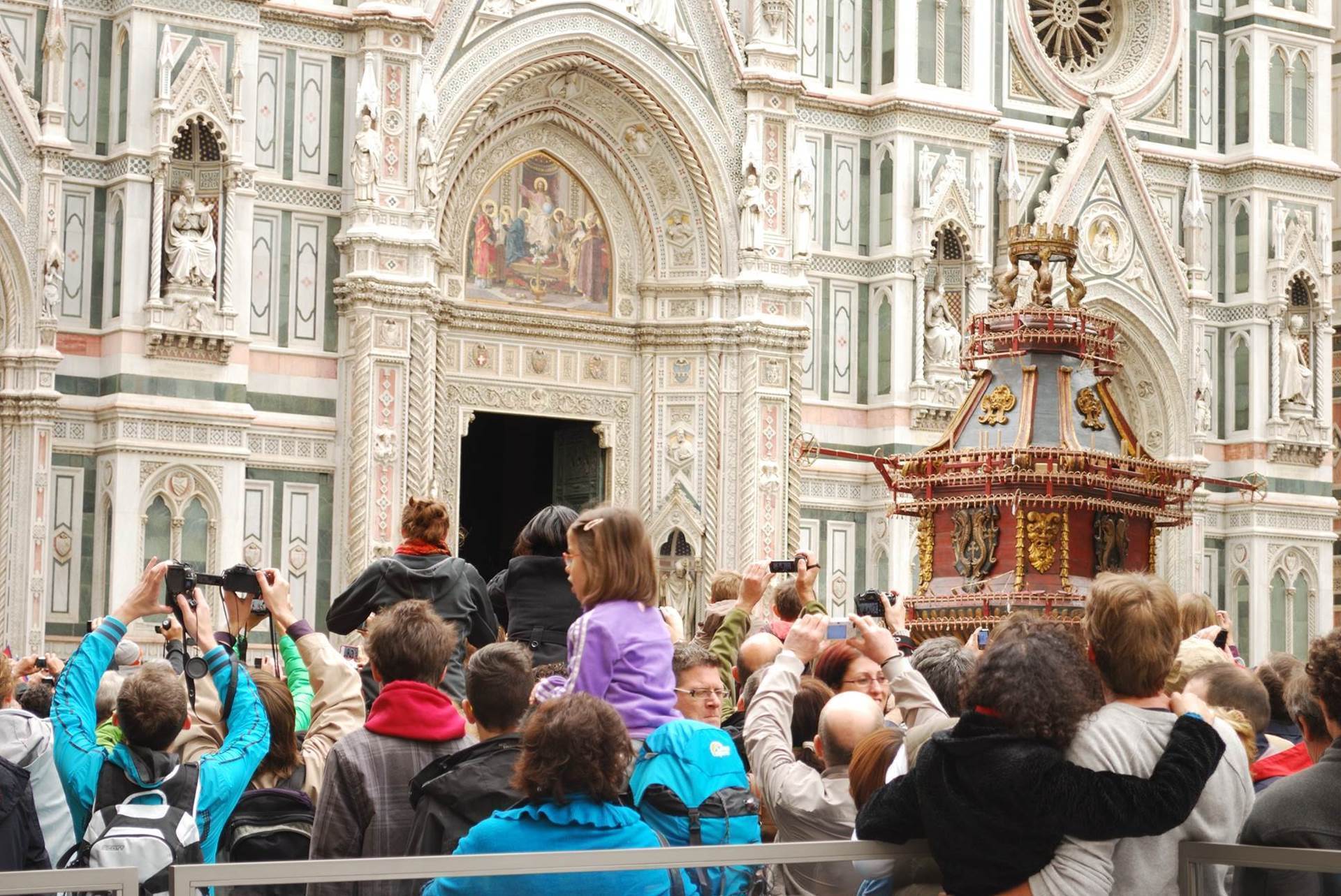 Pasqua a Firenze: dai carri esplosivi ai cibi tradizionali